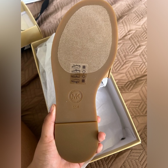 Michael Kors Saylor Slide - Picture 3 of 6